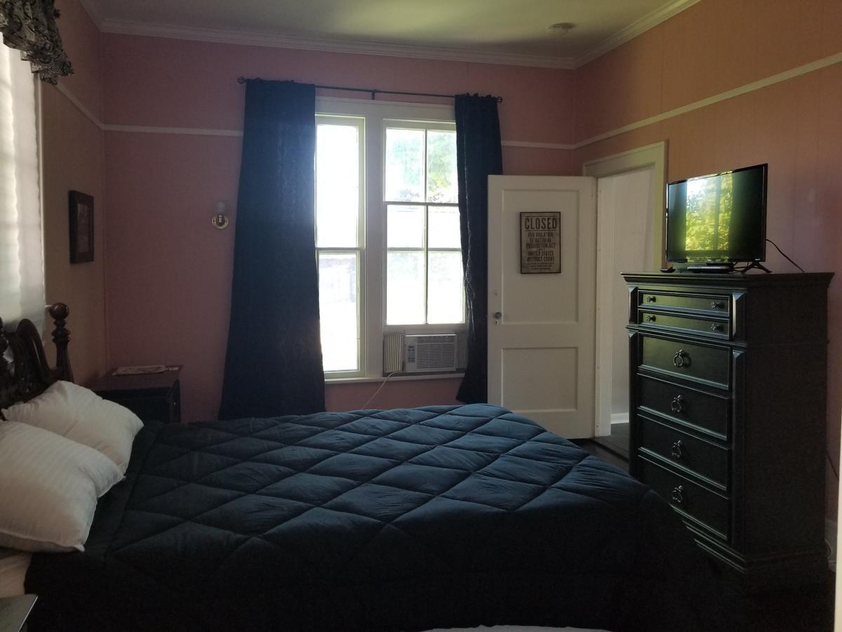 Bed and Breakfast Charlevoix House Экстерьер фото