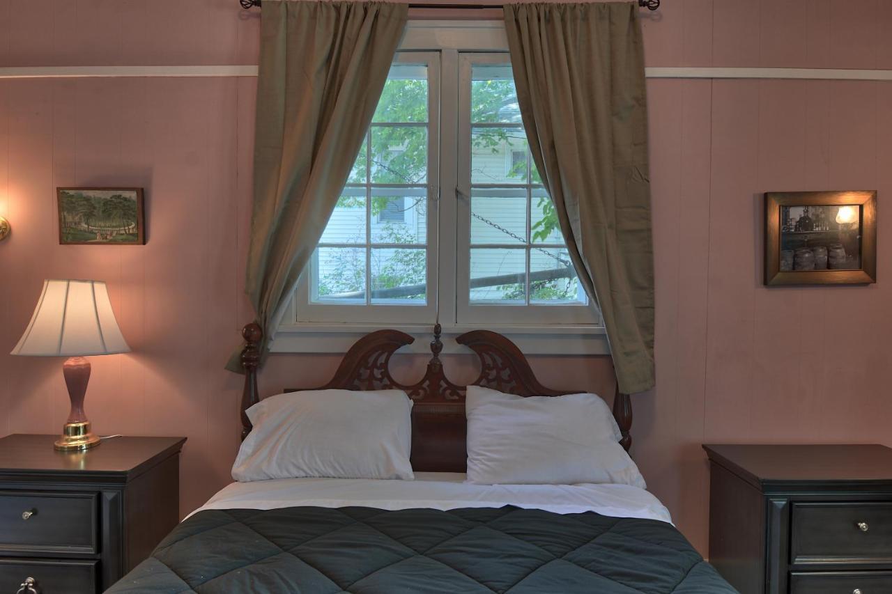 Bed and Breakfast Charlevoix House Экстерьер фото