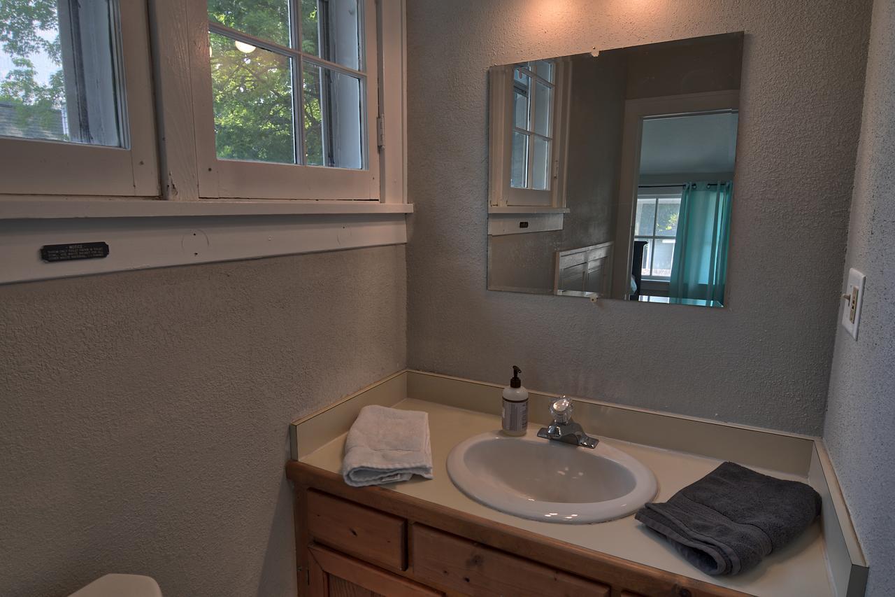 Bed and Breakfast Charlevoix House Экстерьер фото