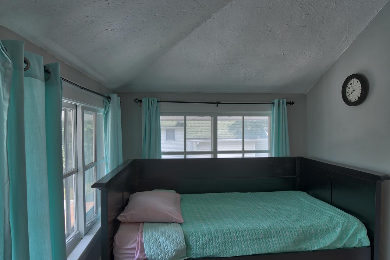 Bed and Breakfast Charlevoix House Экстерьер фото