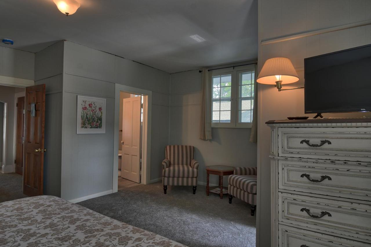 Bed and Breakfast Charlevoix House Экстерьер фото